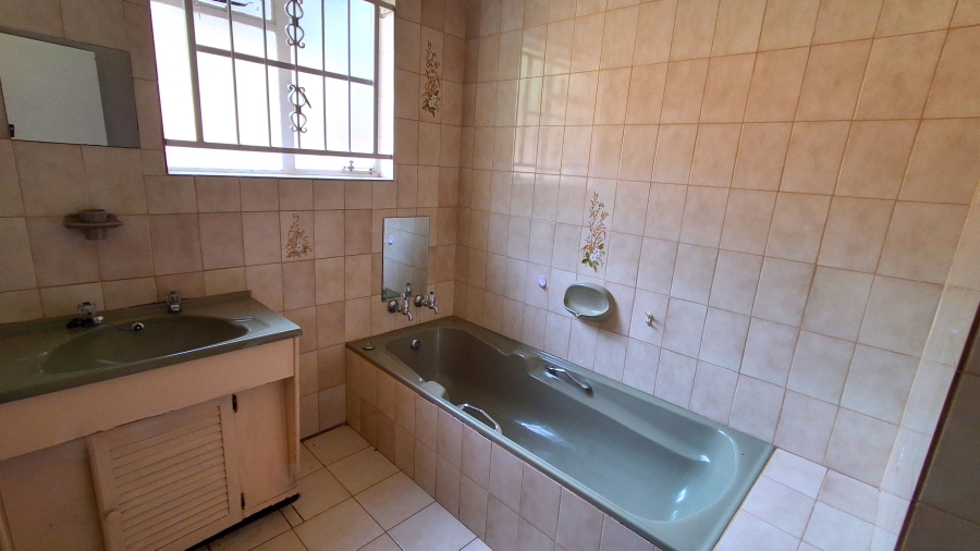 4 Bedroom Property for Sale in Safari Gardens North West